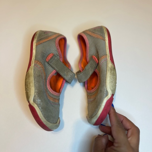 Plae Shoes size 13 kids with velcro closure - Picture 5 of 10